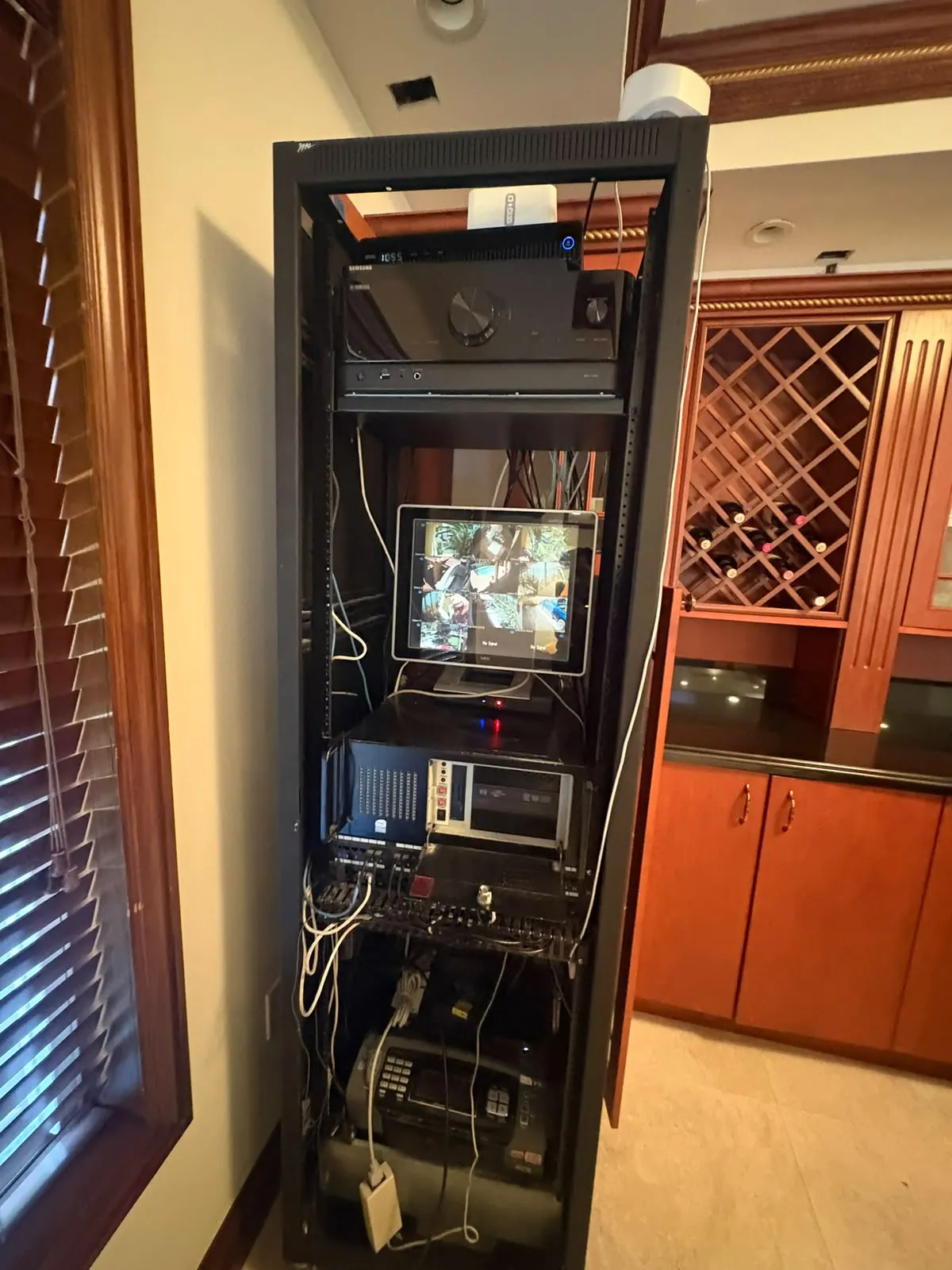 Residential AV rack supporting entertainment systems