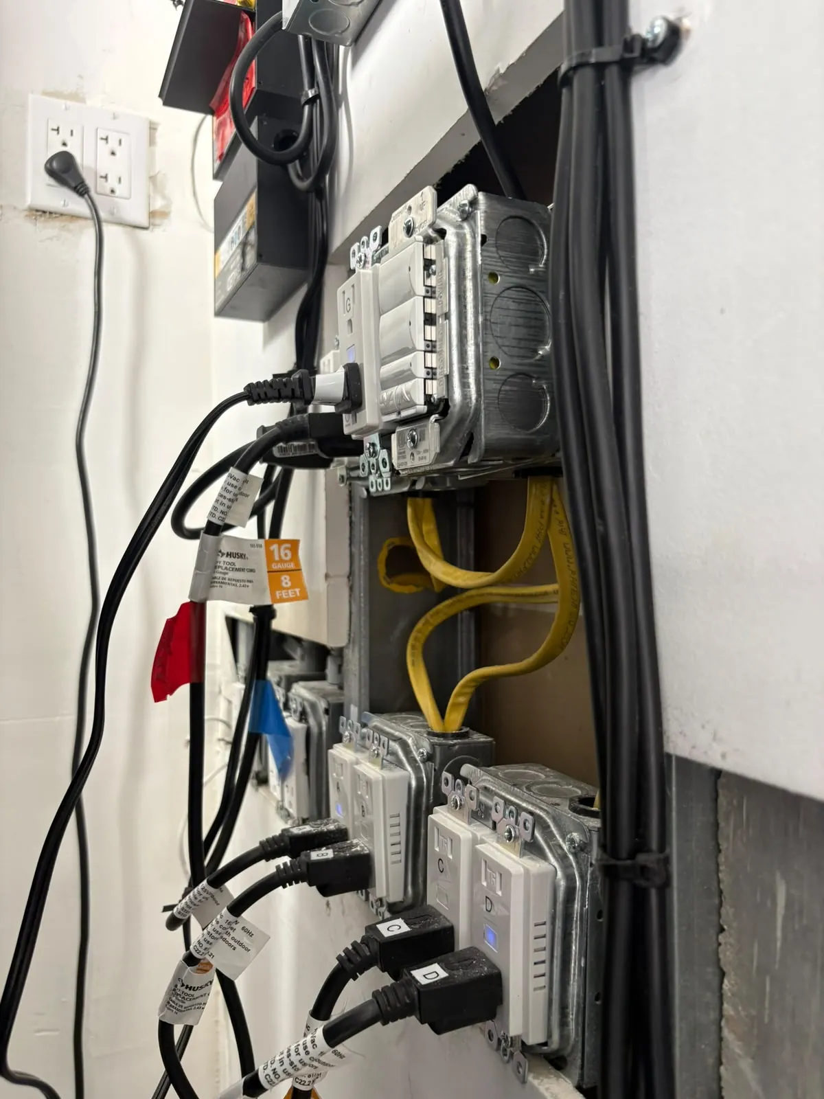 Weather-protected outdoor network connections