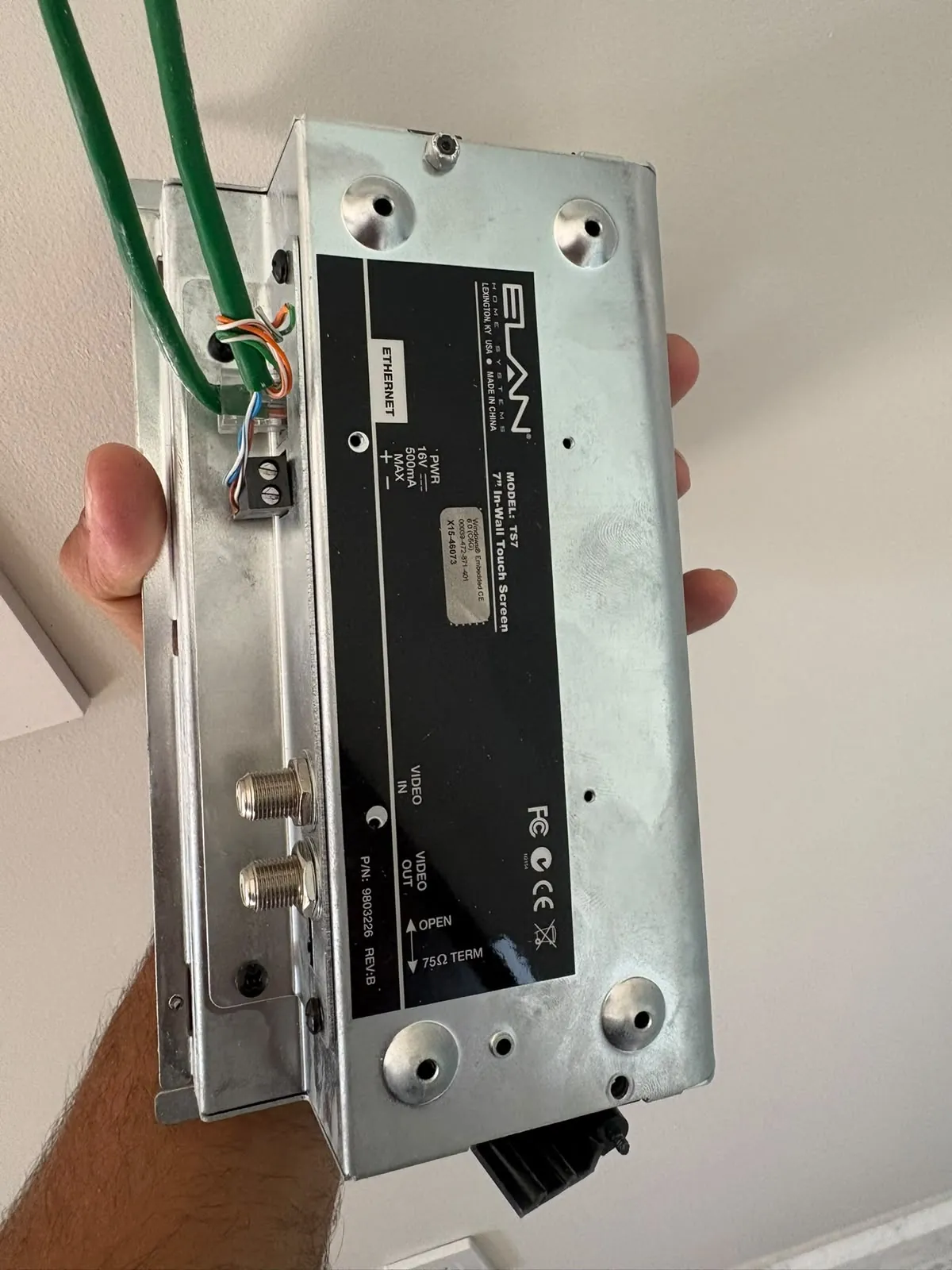 Diseñamos instalación audiovisual comercial para residencias y empresas del sur de Florida con planificación clara, instalación profesional y soporte continuo.